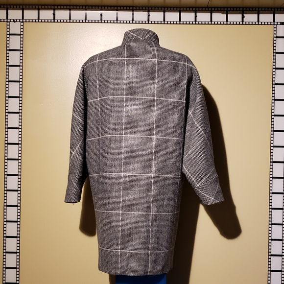 Wool blend coat by Alorna. - Picture 2 of 9